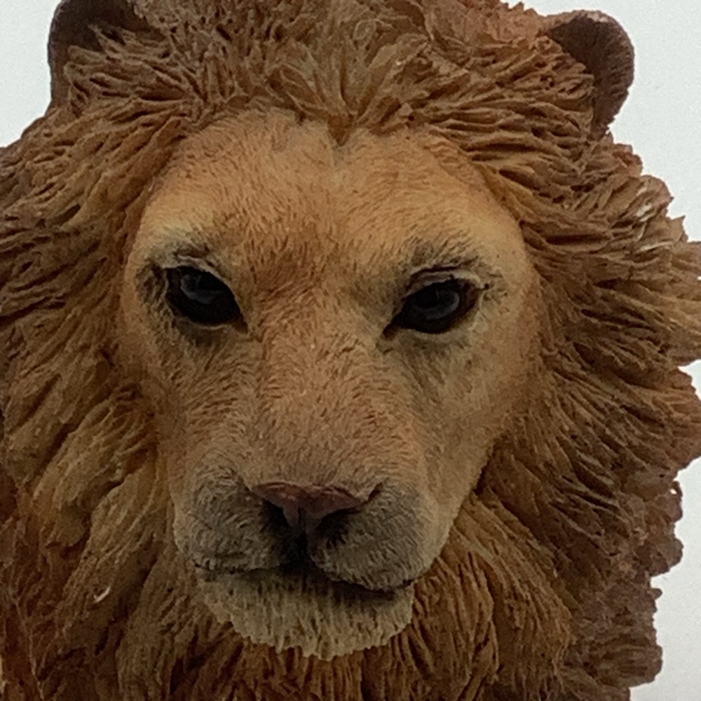 Lion Figurine - Picture 8 of 11